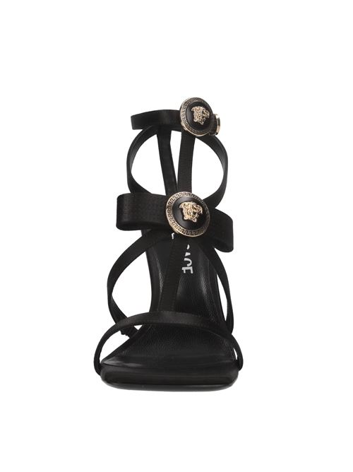 Sandali in raso. VERSACE | 1013013 1A00619NERO